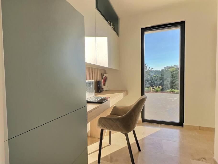 Villa Sous Le « Figuier » à Cornillon-Confoux Extérieur photo